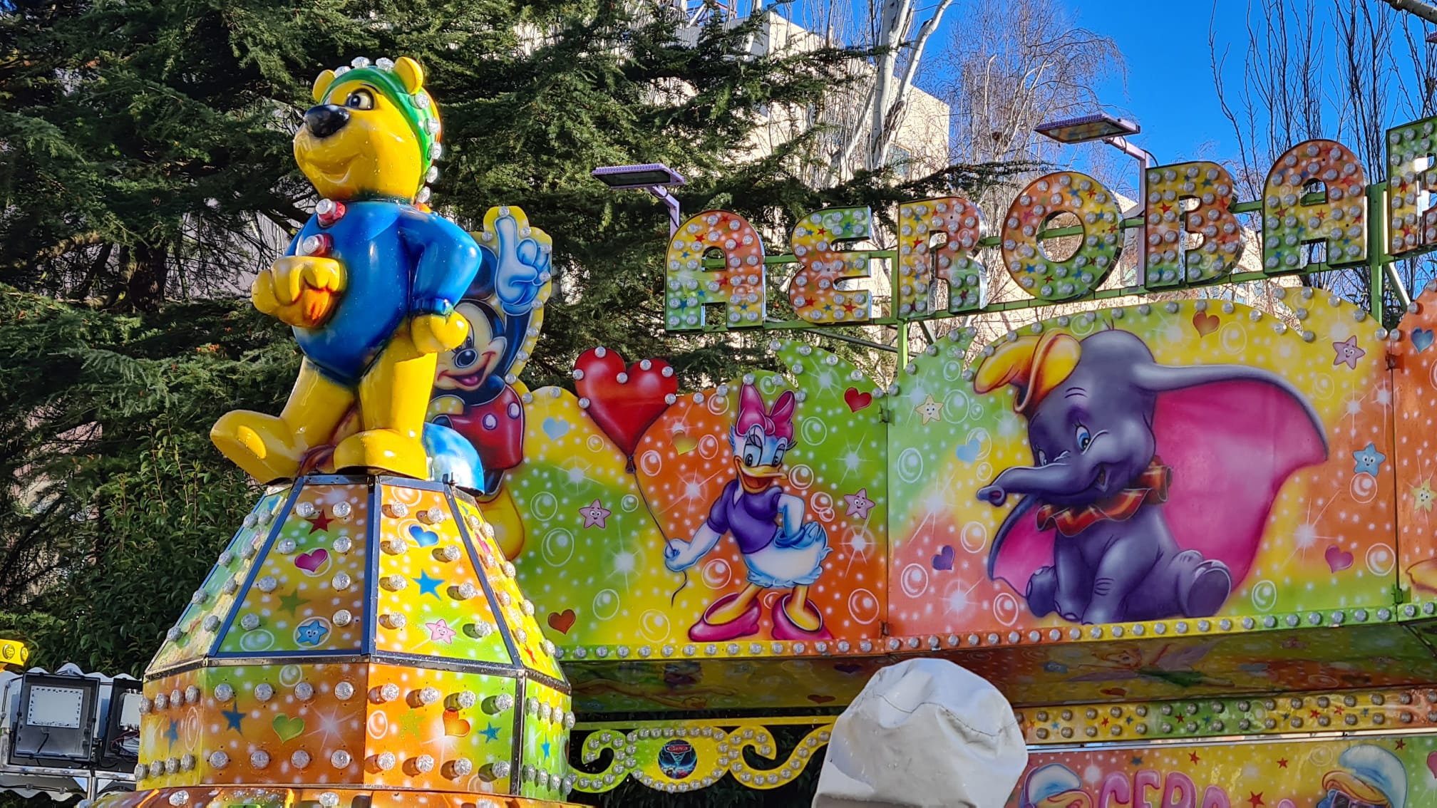 Las atracciones mecánicas infantiles tomarán las calles de León durante la Navidad | Desde este 3 de diciembre y hasta el 9 de enero los más pequeños podrán disfrutar de dieciséis puestos de feria ubicados en siete localizaciones de la ciudad.