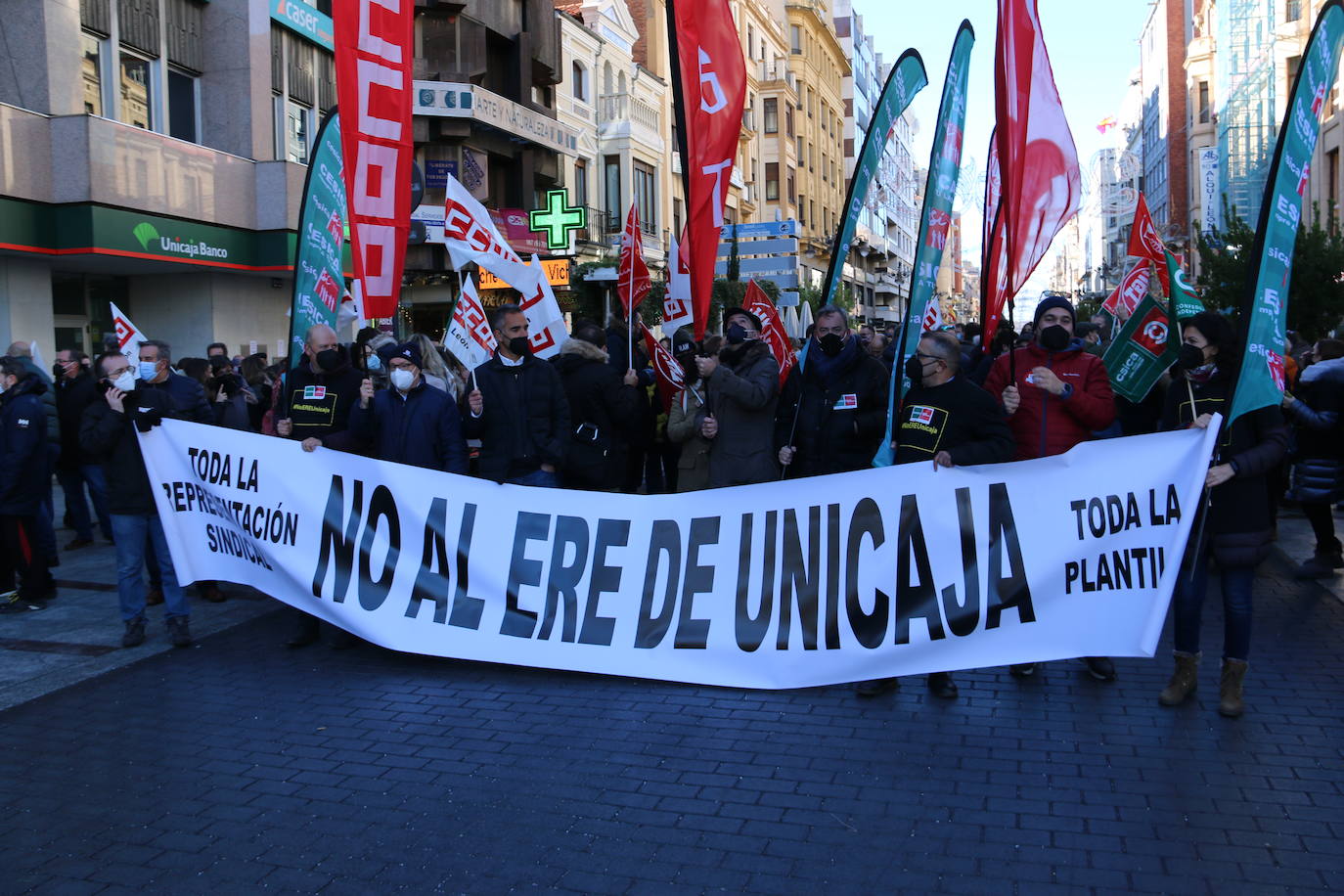 Las organizaciones sindicales denuncian que «todo sigue igual» en lo referente a los 118 empleados afectados por la propuesta de Ere de Unicaja Banco.