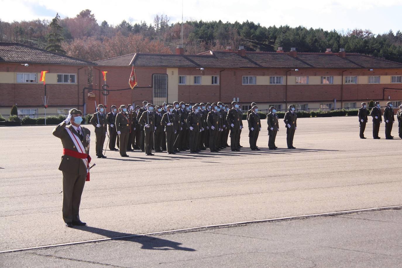 Con este acto celebrado en la base militar Conde de Gazola situado en la localidad leonesa de Ferral del Bernesgase inician las celebraciones de los 500 años de Santa Bárbara como Patrona de los artilleros