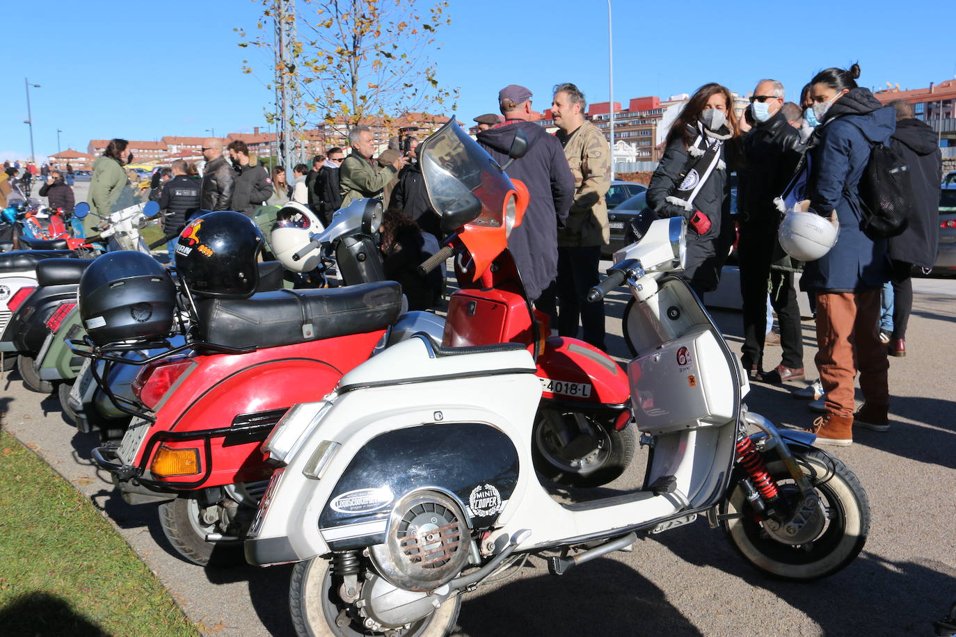 Los Scooter Run es la cita para medio centenar de motos en la mañana de este sábado