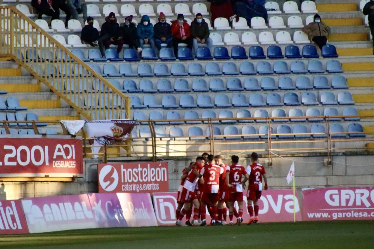 El conjunto leonés recibía en el Reino de León a los olivicos en una nueva jornada de la Primera RFEF.