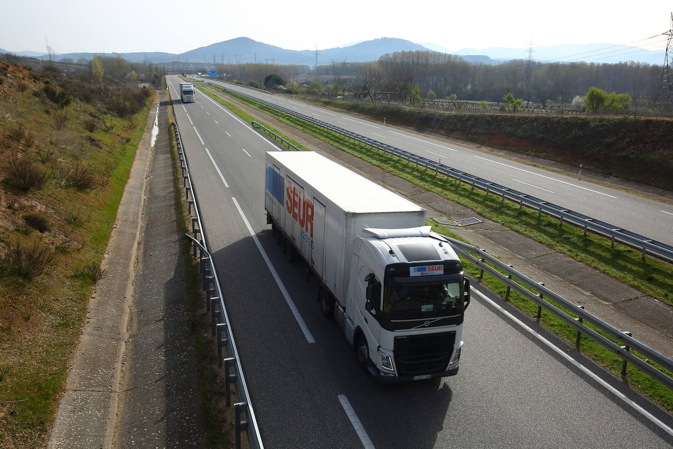 Fotos: Camiones transportan mercancías por carretera