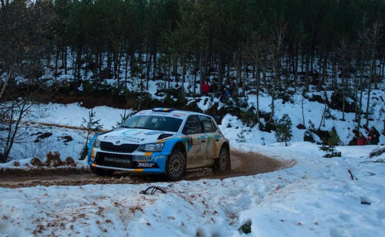 Juan Carlos Quintana en un tramo del recorrido del rally por León.