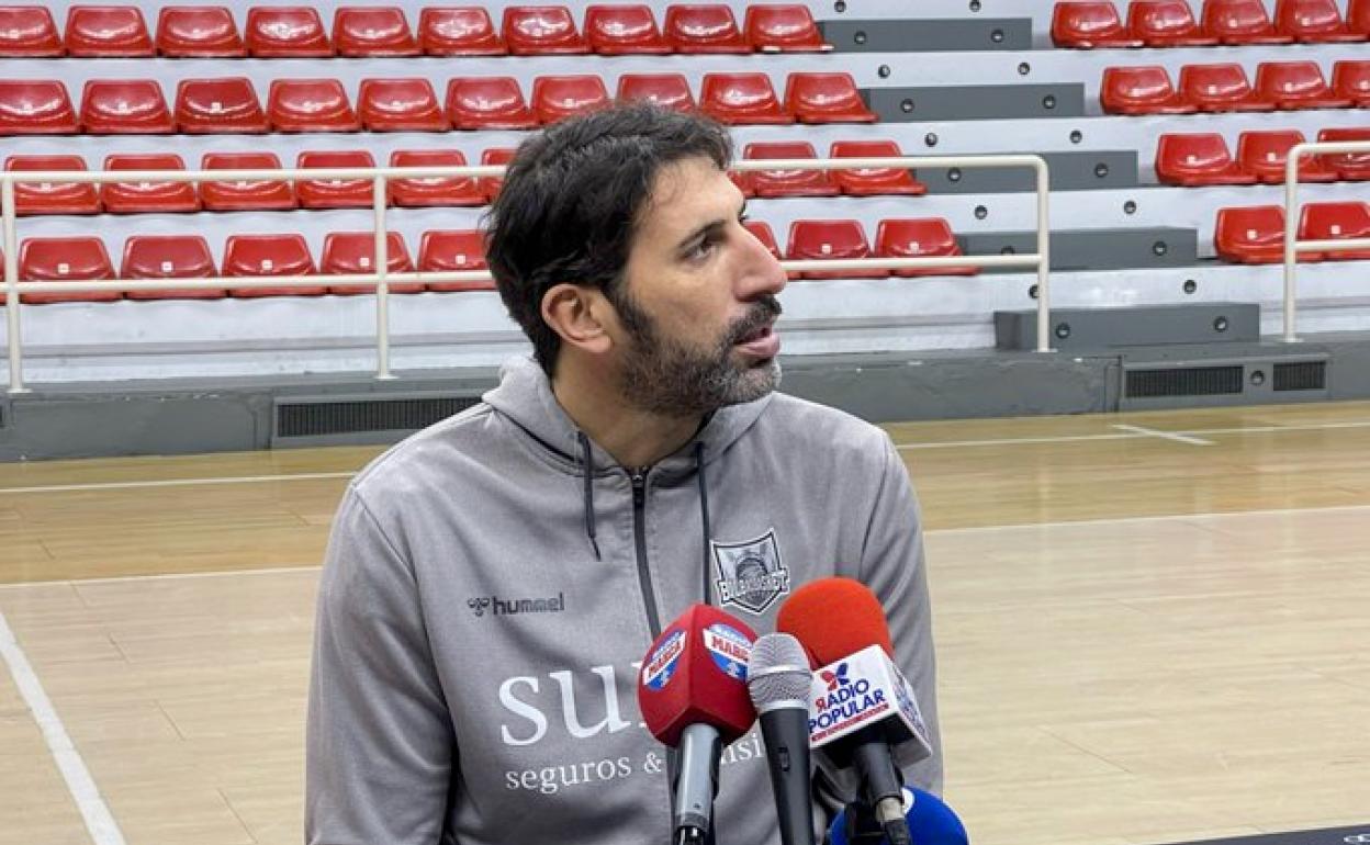 El entrenador del Surne Bilbao, Álex Mumbrú. 