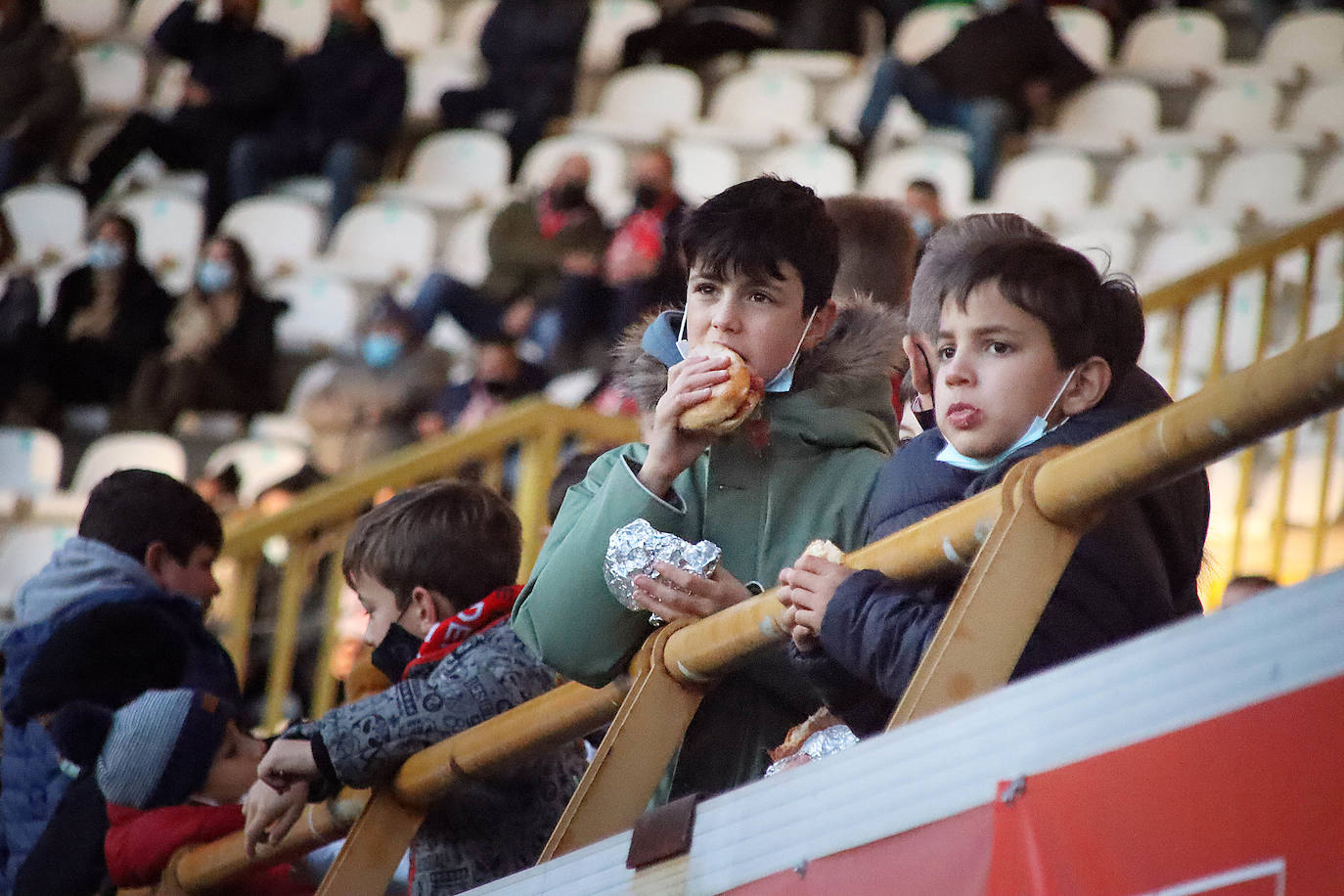 El conjunto leonés recibía en el Reino de León a los olivicos en una nueva jornada de la Primera RFEF.