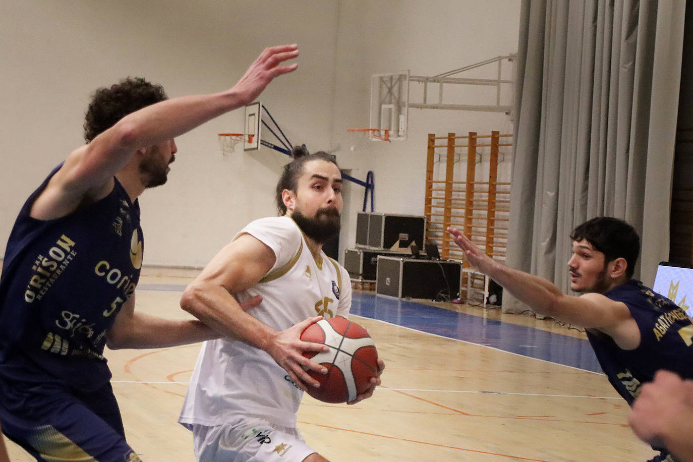 El conjunto leonés logró un contundente triunfo ante el Corinto Gijón.