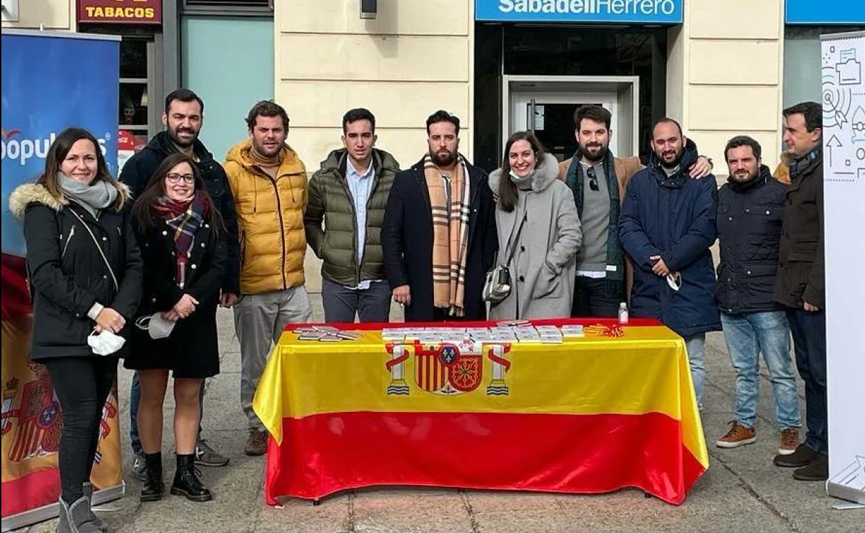 Miembros de Nuevas Generaciones en León capital.