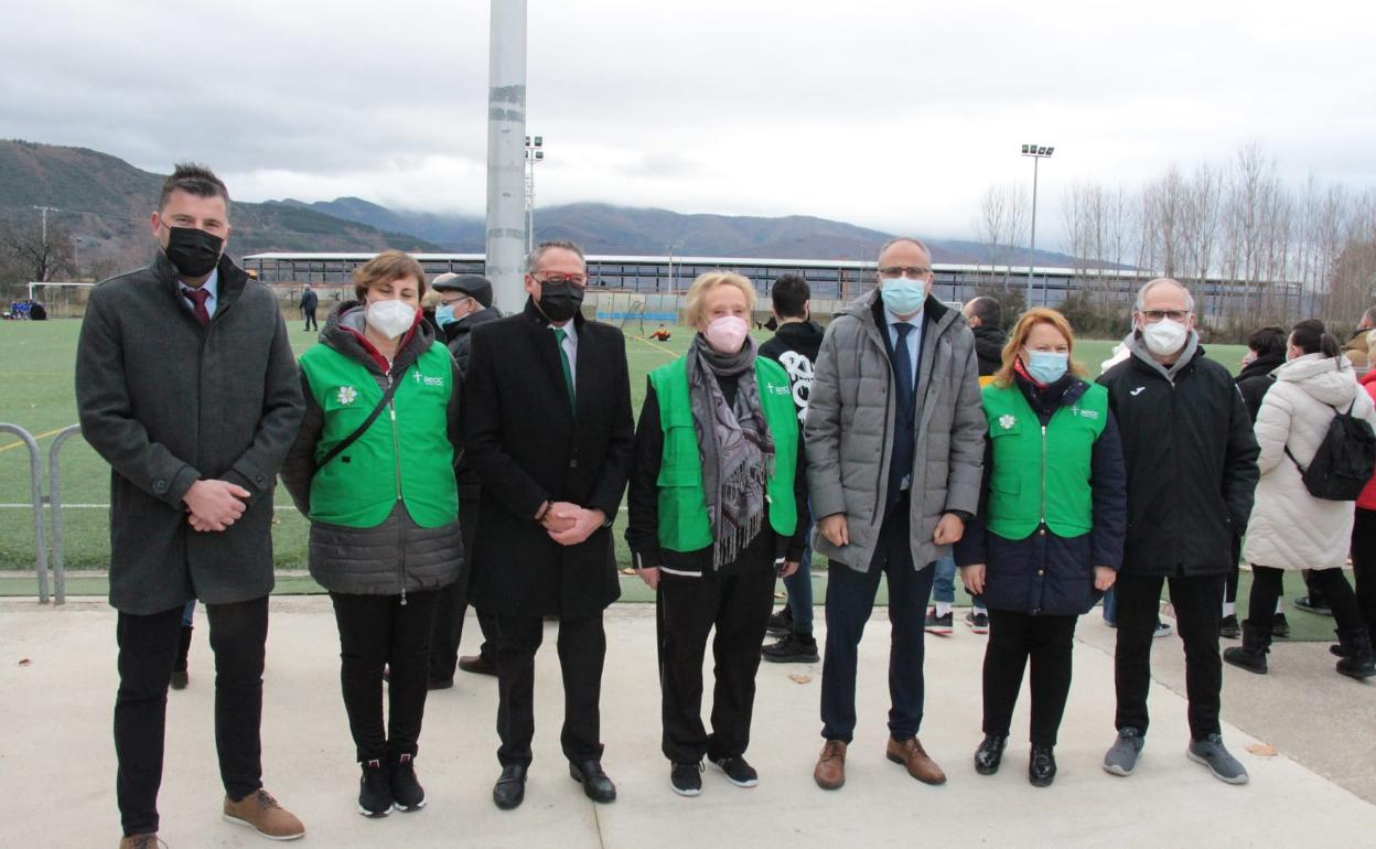 Visita de los concejales en las instalaciones del campo de fútbol de Cuatrovientos.