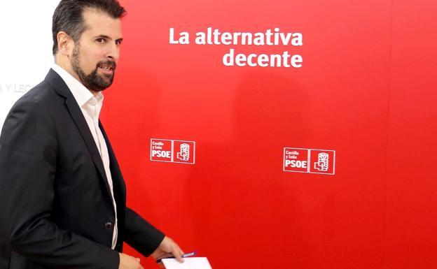 Tudanca ensalza la Constitución por ser «lo mejor que construyó una generación a la que debemos tanto»