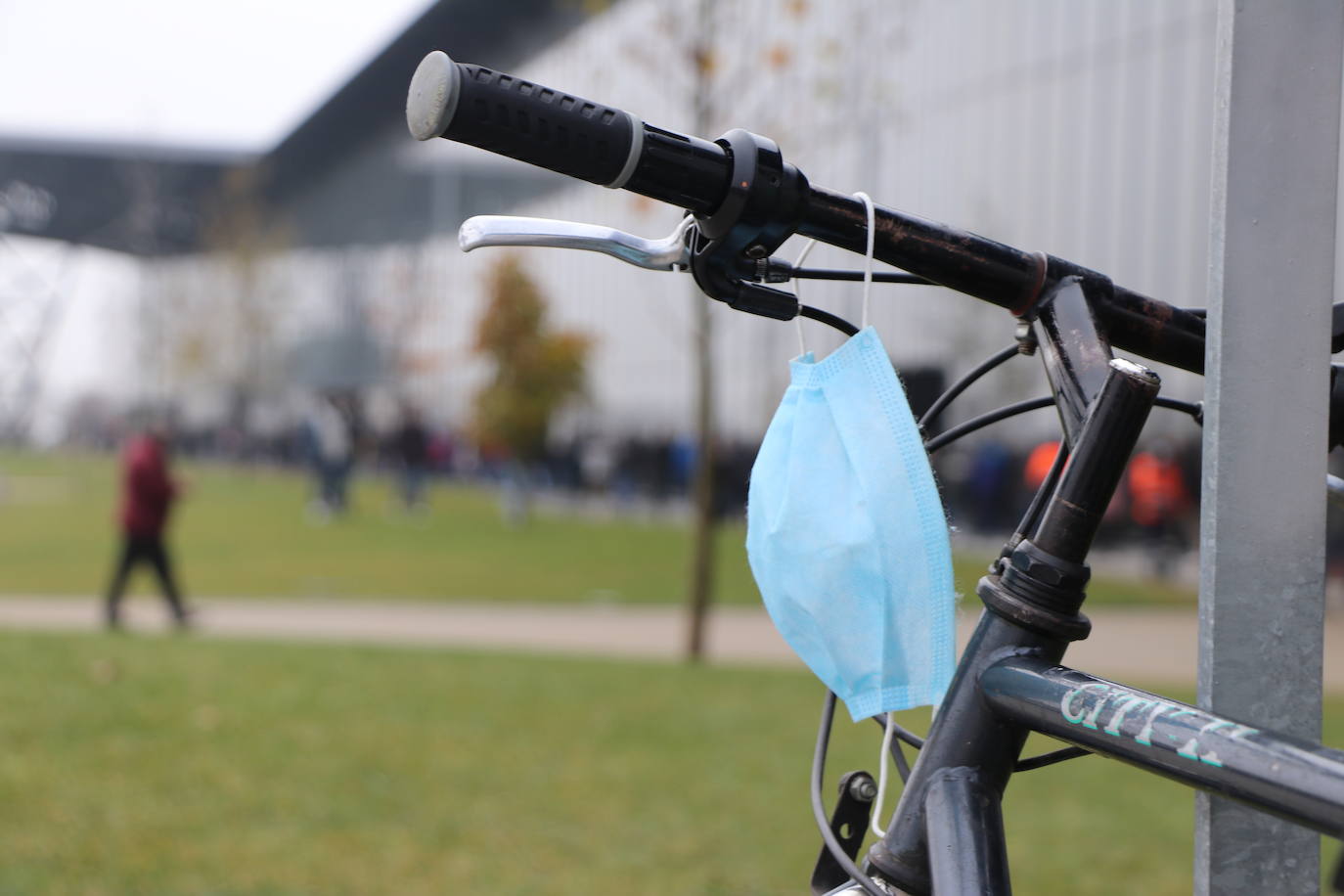 El vacunódromo abre de nuevo este martes para avanzar en la vacunación con colas rápidas tanto de mayores de 60 años como de personal sociosanitario | El día 8 la vacunación llega a internos y funcionarios de prisiones | El siguiente reto de Antención Primaria será vacunar a los niños, previsiblemente antes de navidad .