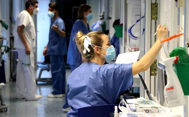 El sindicato Satse clama contra la falta de tasa de reposición en el sector de enfermería.