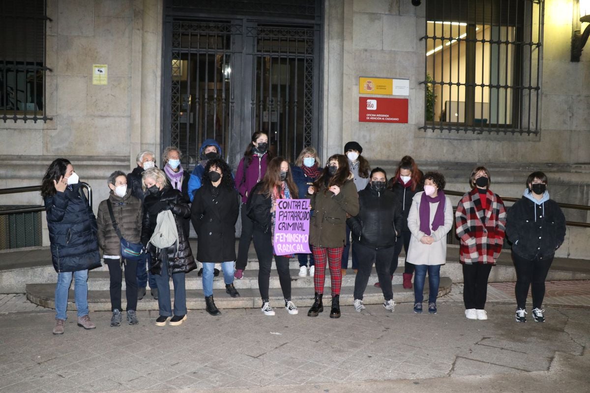 Concentración en León por un ocio nocturno seguro para las mujeres y contra los delitos de violación por sumisión química. 