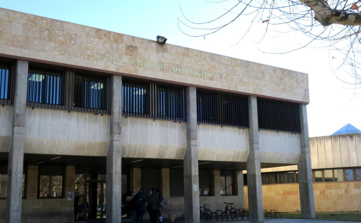 Fachada de la facultad de Derecho de la Universidad de León.