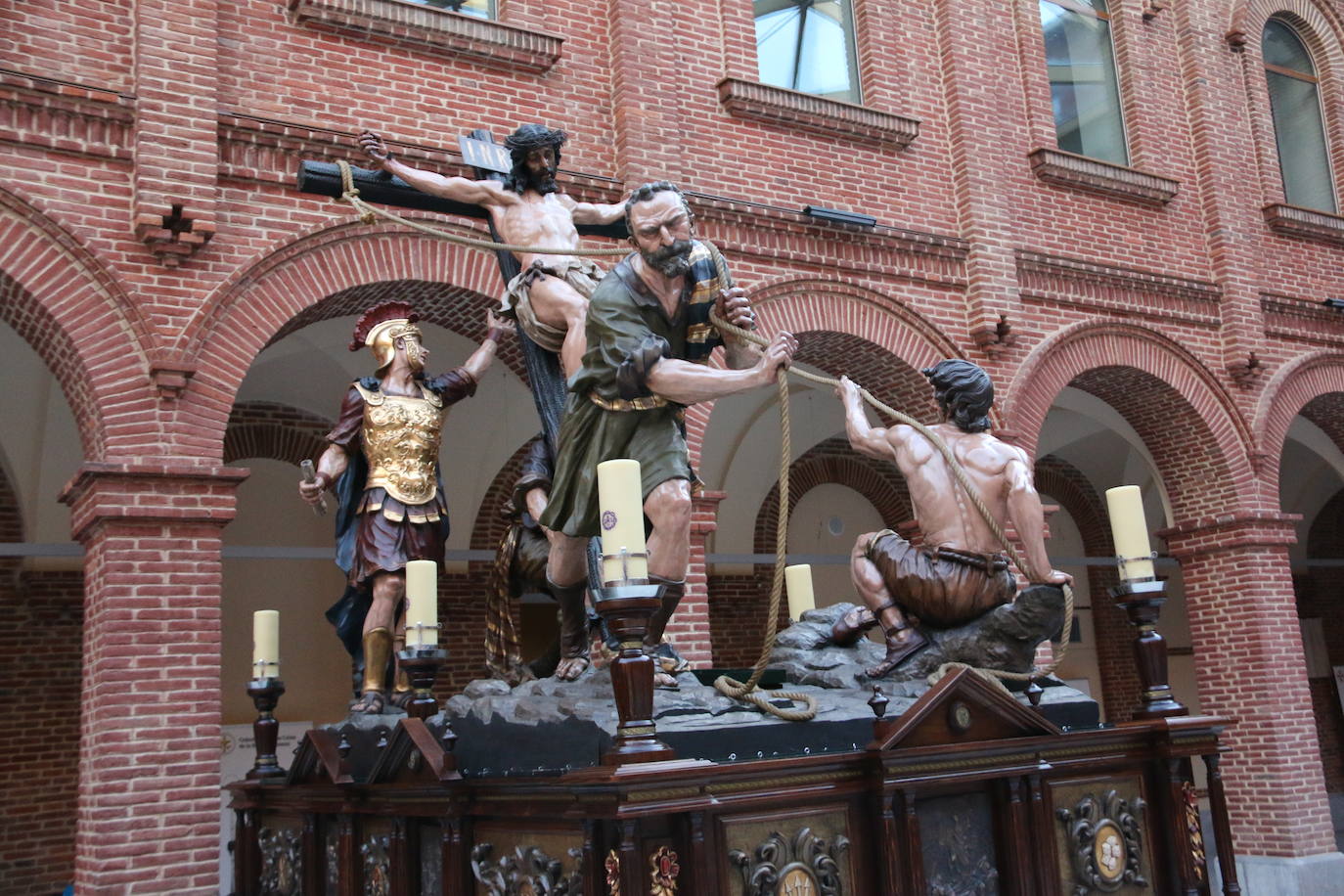 Los primeros pasos llegan en la mañana de este sábado al Museo de la Semana Santa de León.