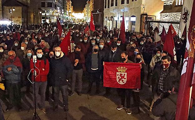 Concentración de Conceyu País LlIonés este sábado en la capital leonesa. 