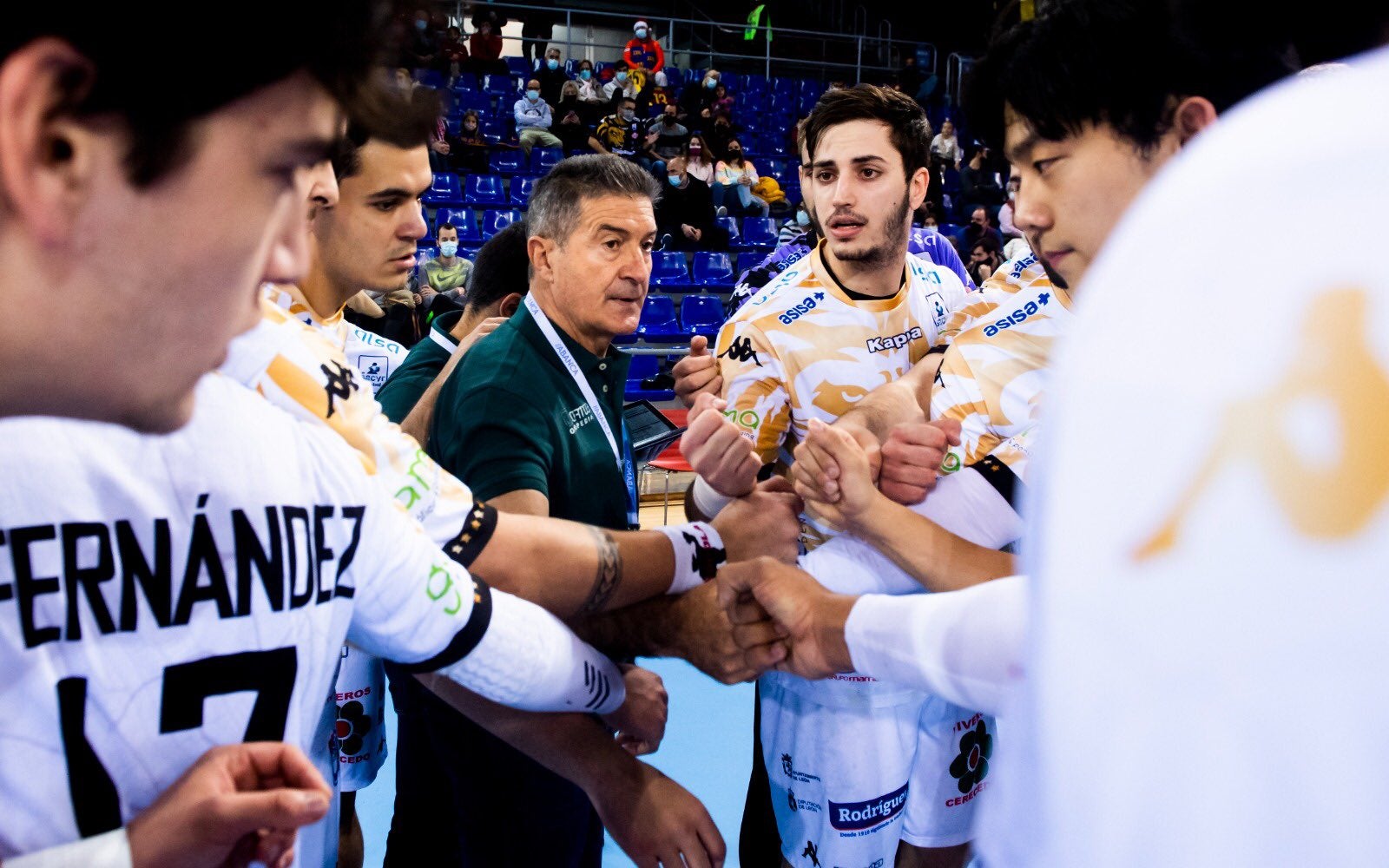 El equipo de Cadenas suma su quinta derrota consecutiva ante el líder de la categoría.