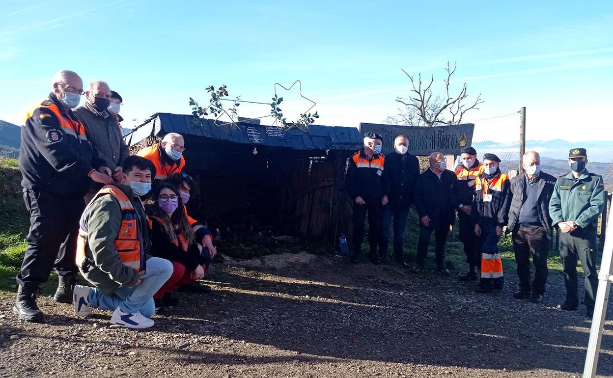 La Agrupación de Protección Civil del Consejo Comarcal del Bierzo inaugura su tradicional belén en El Acebo