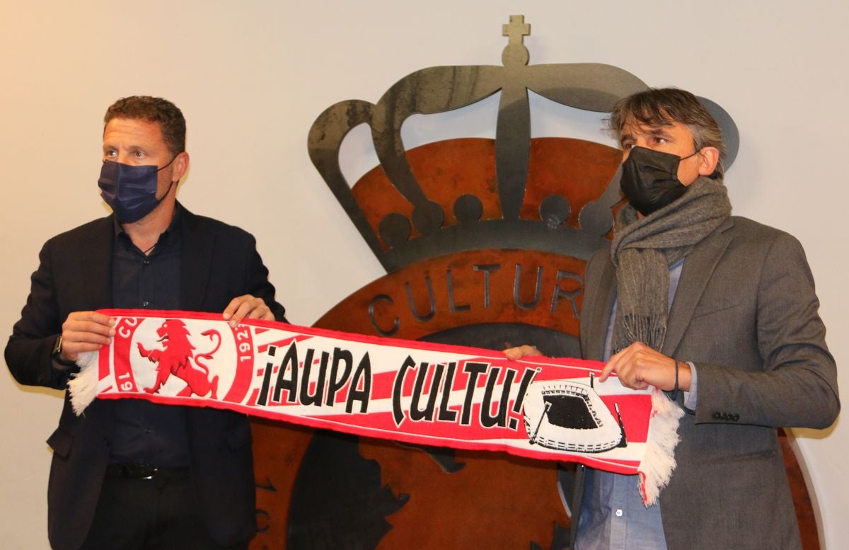 El club leonés prepara la puesta de largo de su nuevo entrenador tras la destitución de Ramón González.