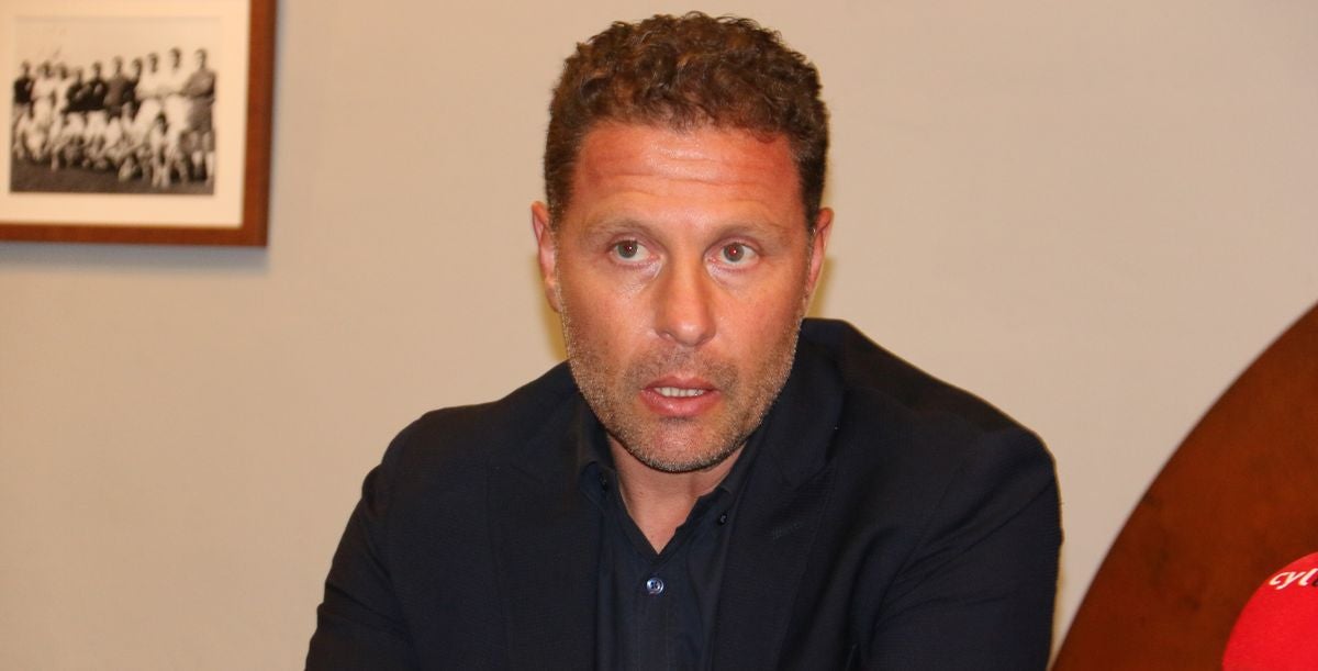 El club leonés prepara la puesta de largo de su nuevo entrenador tras la destitución de Ramón González.