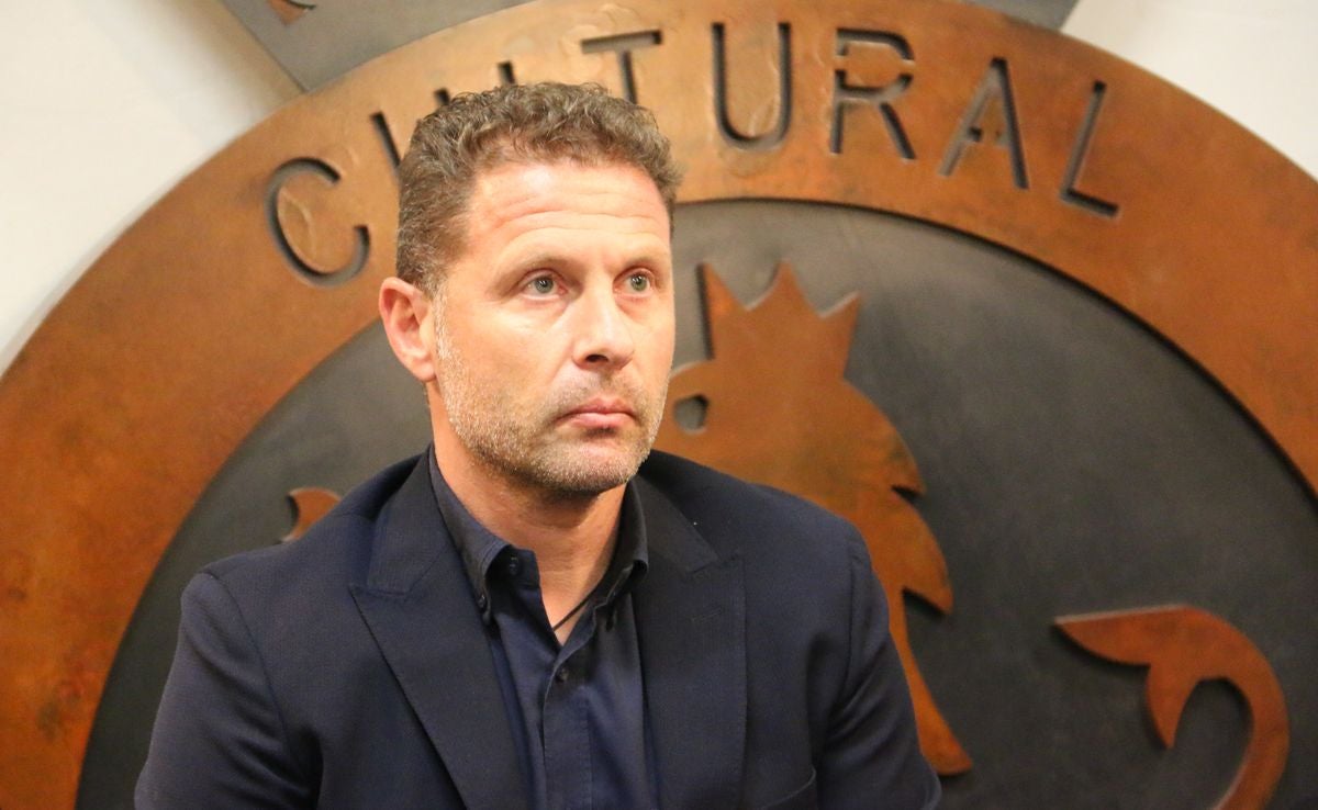 El club leonés prepara la puesta de largo de su nuevo entrenador tras la destitución de Ramón González.