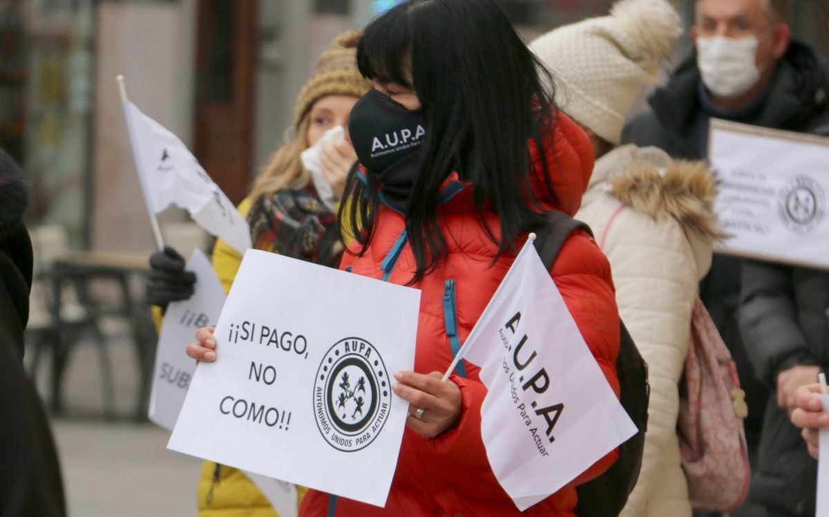 La asociación Aupa ha convocado una manifestación para pedir el cese de la subida de los impuestos y del precio de los suministros básicos.