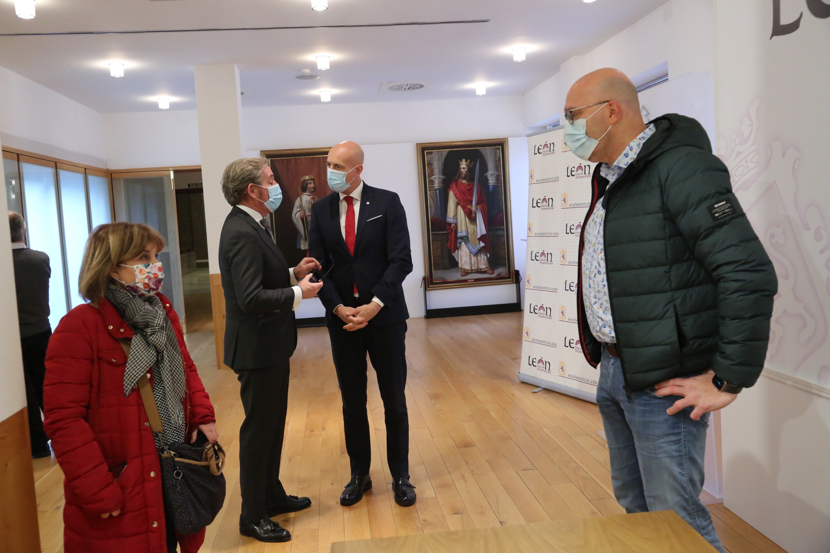 Campaña 'No más ru(g)idos en la noche' en el Casco Histórico de León.
