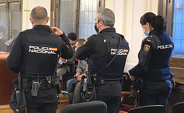 Galería. El único acusado, este miércoles, durante el juicio en la Audiencia Provincial. 