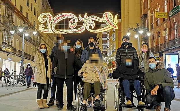 Paseo por las calles de León observando la iluminación navideña.