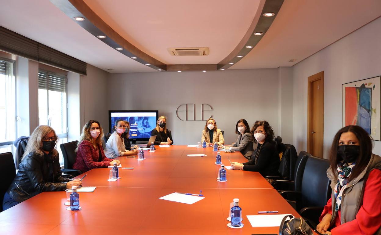 Encuentro de la directiva de Asele con la directora de Desarrollo Rural de la Junta de Castilla y León, María González Corral.