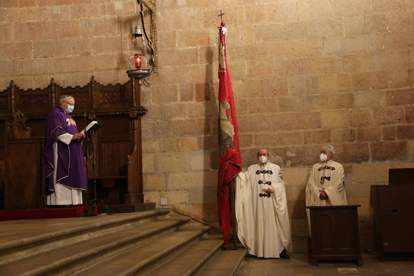 La Imperial Orden del Pendón de San Isidoro de León ha distinguido al historiador leonés con este título durante la festividad de la traslación de los restos de San Isidoro de Sevilla a León celebrada este domingo en la basílica.