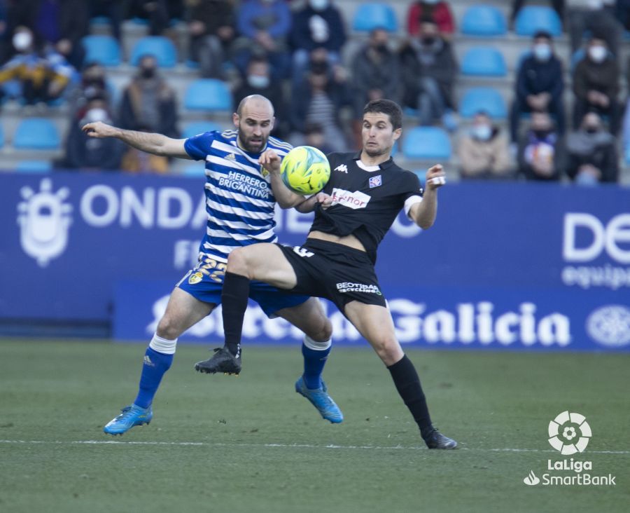 El estadio berciano ha acogido la última jornada antes del parón navideño con un encuentro entre la Deportiva y el Amorebieta.