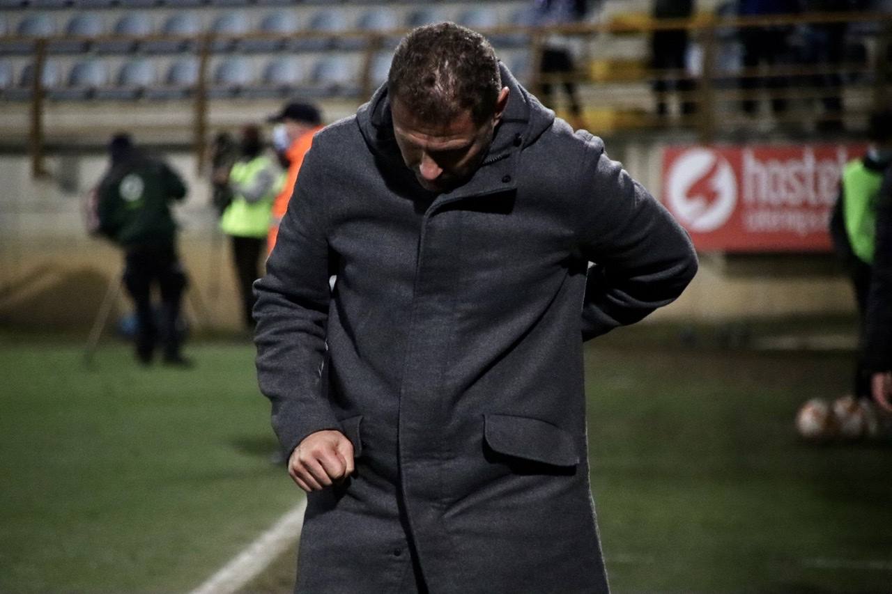 El conjunto leonés disputa el último partido de 2021 ante el líder del grupo 1 de la Primera RFEF en el Reino de León.