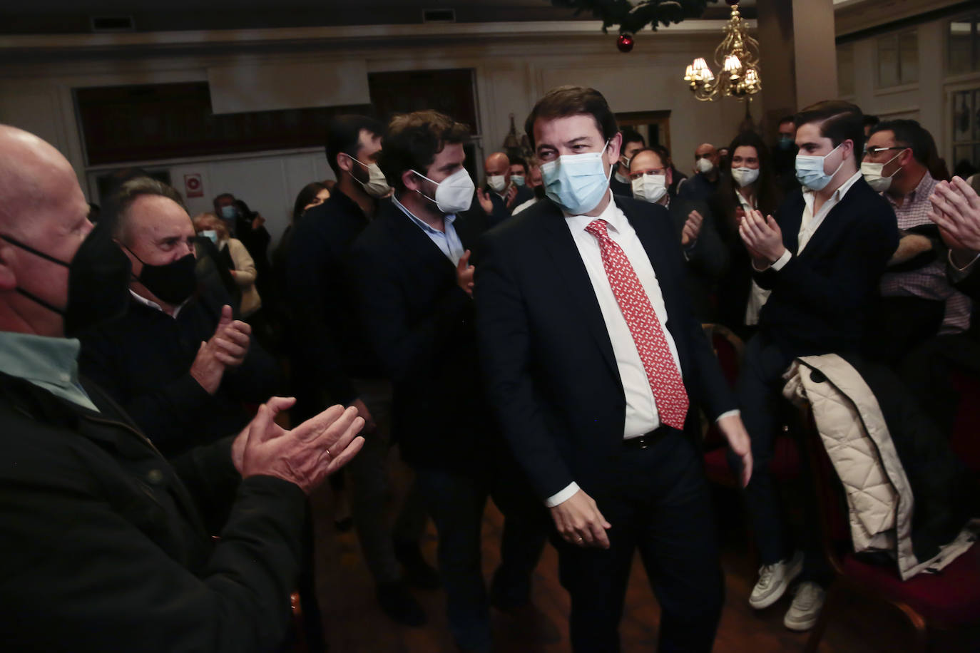 Mañueco ha aterrizado este lunes en León nueve horas después de convocar elecciones en Castilla y León. El presidente de la comunidad ha remarcado en su comparecencia que la decisión tiene como objetivo «parar los pies a Sánchez».