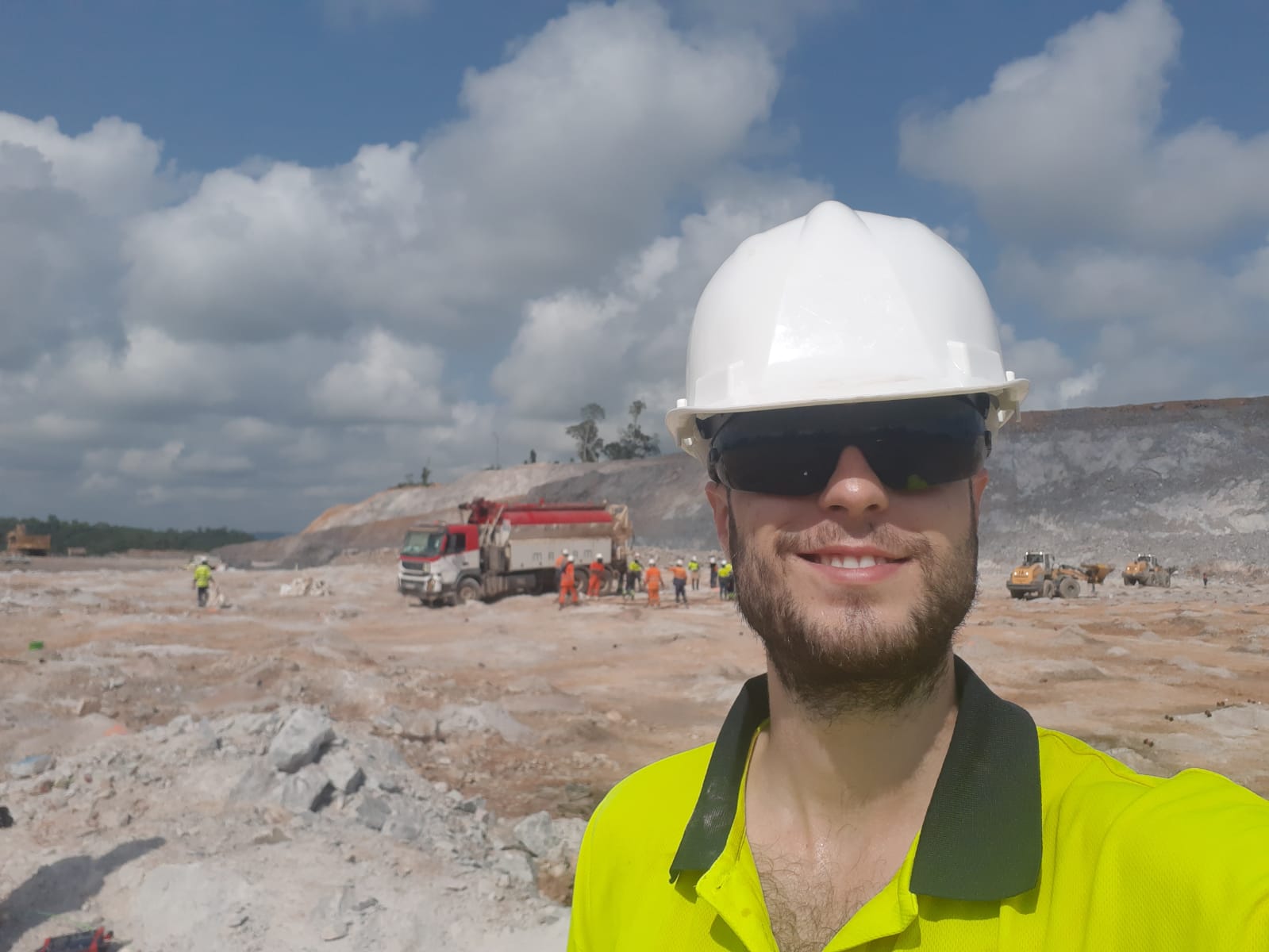 Este ingeniero de minas leonés ha pasado varias etapas en una de las minas de oro de mayor producción del país.