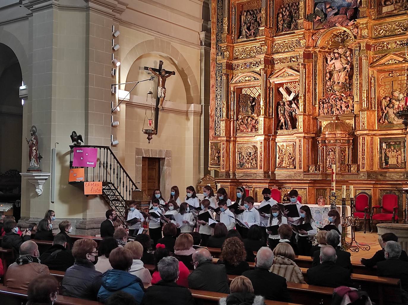 En la Casa de Cultura la Banda de Música y en la Iglesia de San Pedro la Coral Coyantina y el Coro Infantil del CEIP Bernardino Pérez protagonizaron sendos conciertos de Navidad, en un fin de semana en el que se inauguró el nuevo Nacimiento.