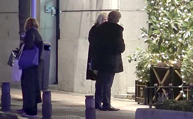 La pareja se ha dejado ver por primera vez y los rumores se han disparado sobre su relación y su futuro en común. 