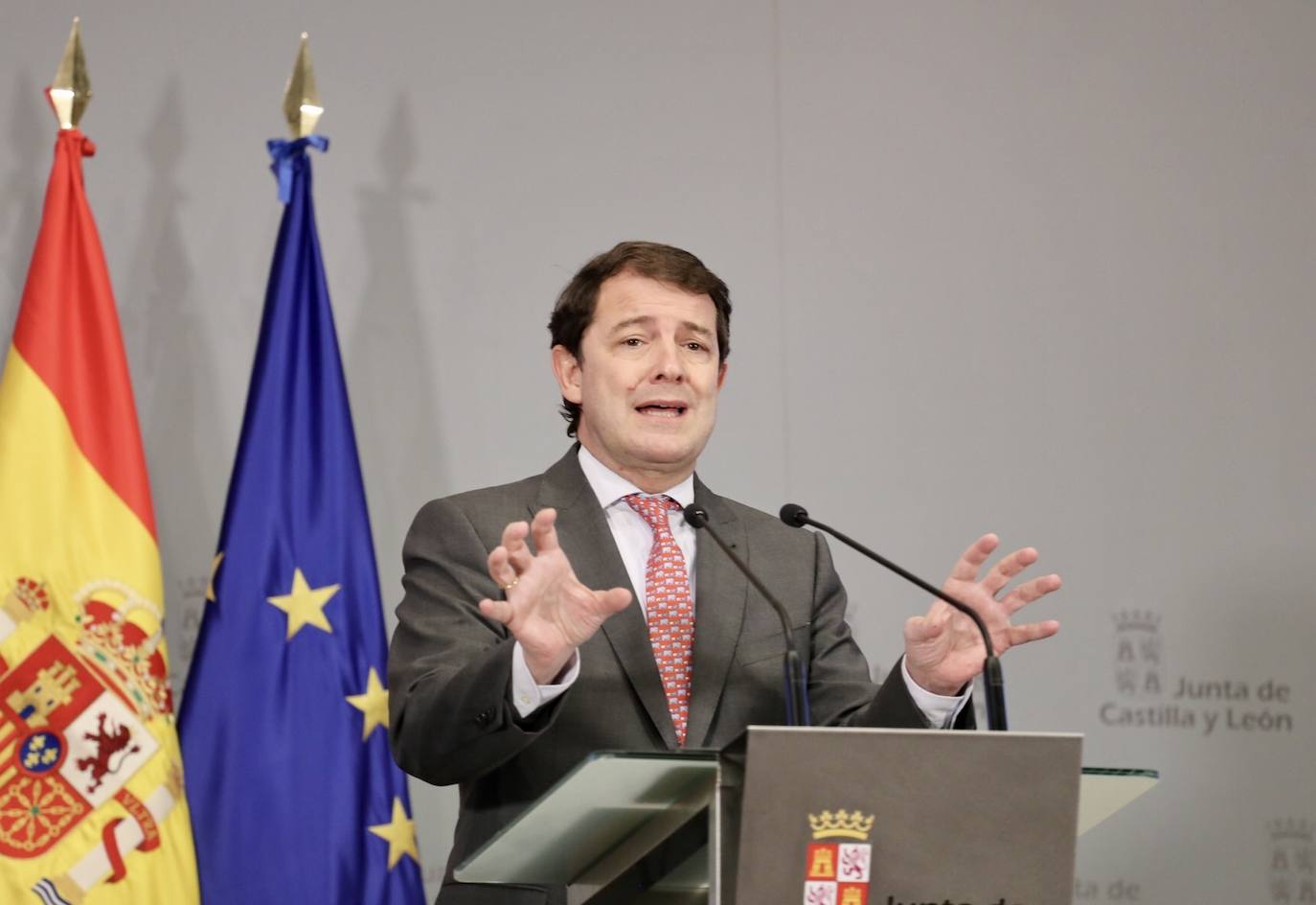 El presidente de la Junta de Castilla y León, Alfonso Fernández Mañueco, informa en rueda de prensa sobre la XXV Conferencia de Presidentes, que se celebra de forma telemática.