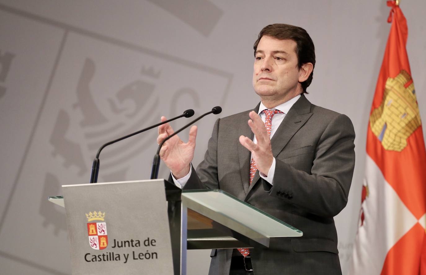 El presidente de la Junta de Castilla y León, Alfonso Fernández Mañueco, informa en rueda de prensa sobre la XXV Conferencia de Presidentes, que se celebra de forma telemática.