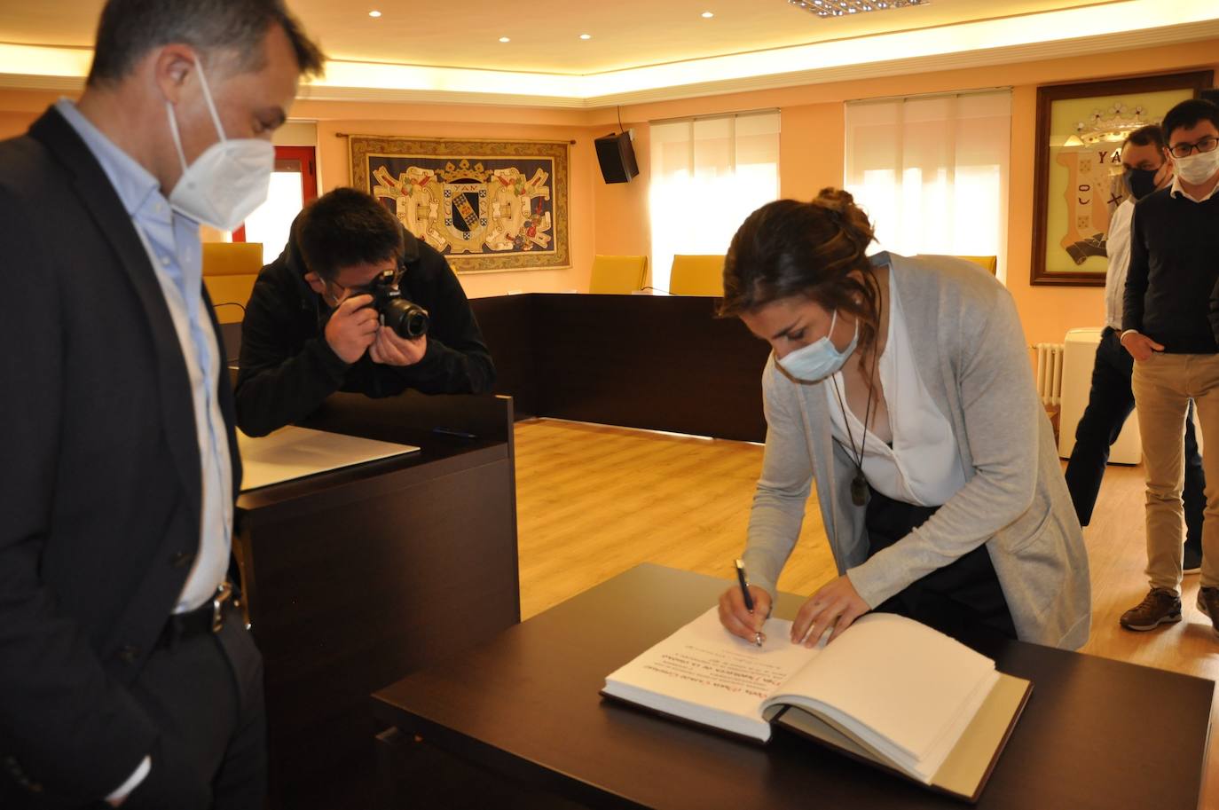 La exjugadora de rugby leonesa ha recibido la distinción de Hija Predilecta de Valencia de Don Jua