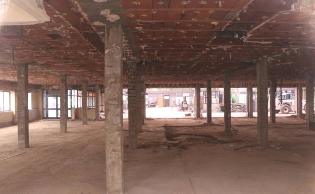 Interior de las instalaciones de la estación de autobuses de León tras el inicio de las obras de remodelación. 