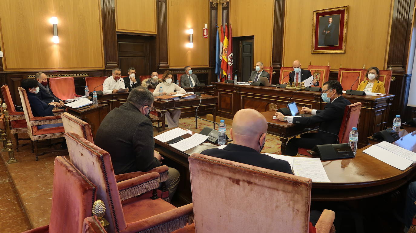 El Ayuntamiento de León celebra el pleno ordinario del mes de diciembre, en el que se incluye la aprobación definitiva del presupuesto municipal para 2022.