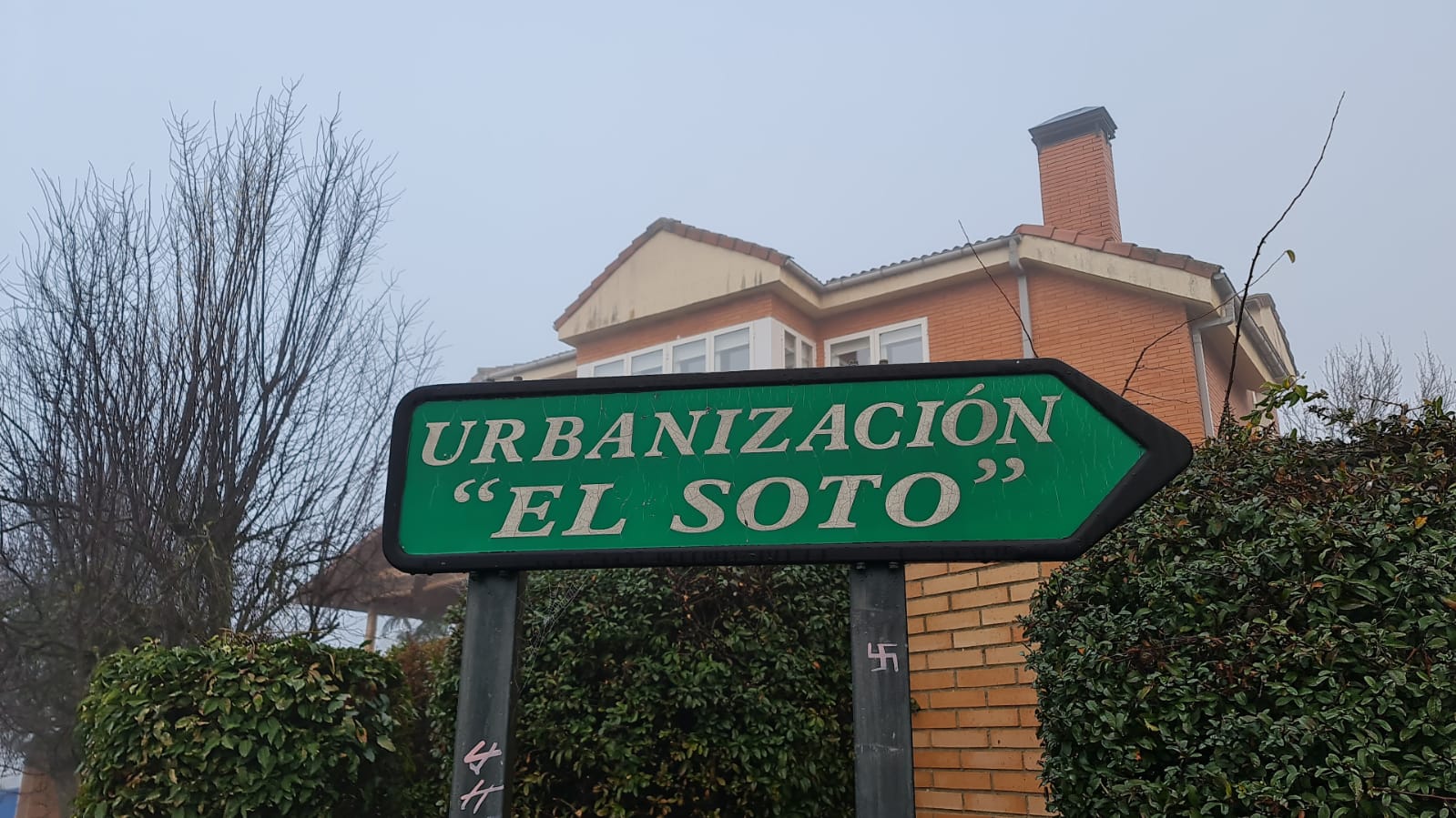 Los hechos ocurrieron en la urbanización El Soto, en Carbajal de la Legua, y las unidades sanitarias solo pudieron confirmar la muerte de los tres ocupantes de la vivienda.