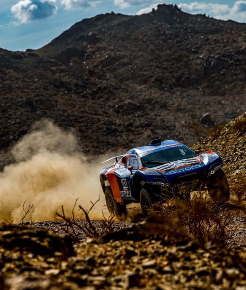 Jesús Calleja y su copiloto Eduardo Blanco finalizan la etapa especial que abre el Rally Dakar en la posición número 35.