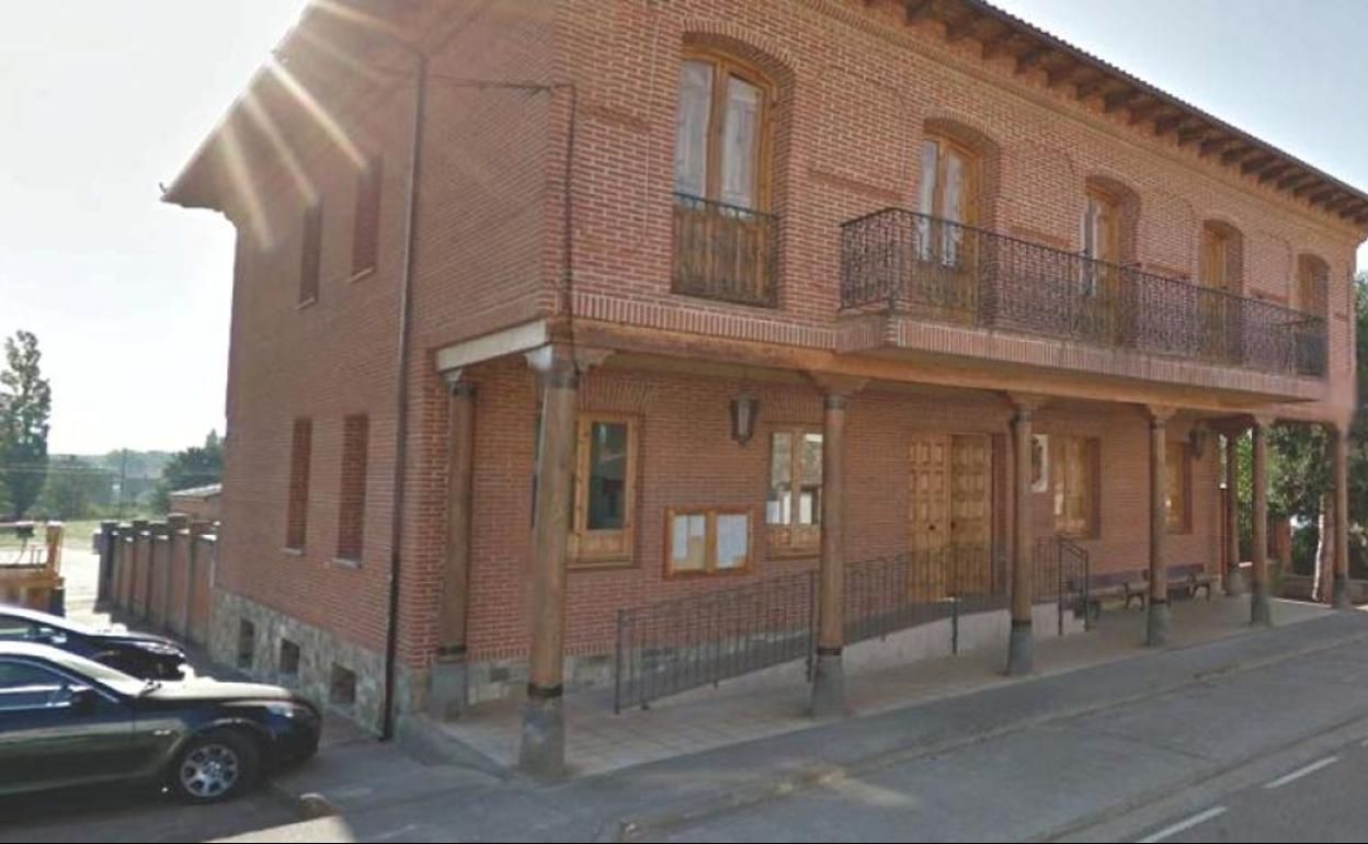 Sede del Ayuntamiento de Castrocontrigo, municipio leonés que ha declarado tres días de luto oficial.