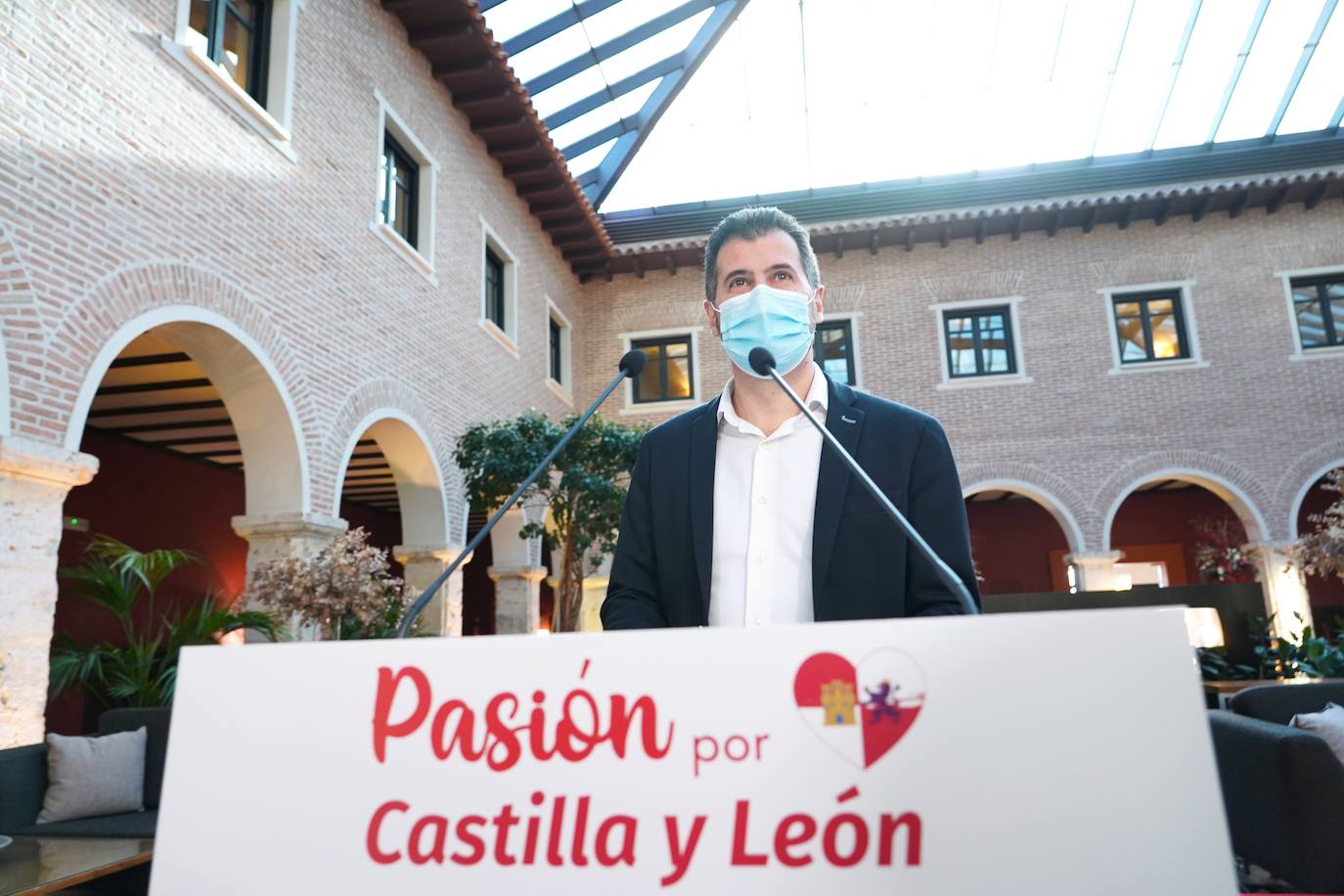 El secretario autonómico y candidato de los socialistas castellanos y leoneses a presidir la Junta, Luis Tudanca, comparece tras presidir el Consejo Territorial del PSOE de Castilla y León.