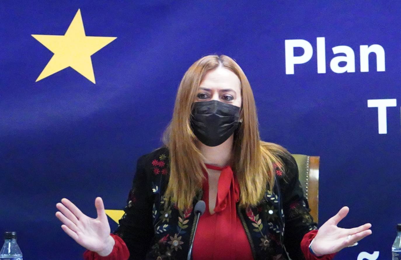 La delegada del Gobierno en Castilla y León, Virginia Barcones, explica las convocatorias de subvenciones para entidades del sector público que contraten a jóvenes de entre 16 y 30 años.