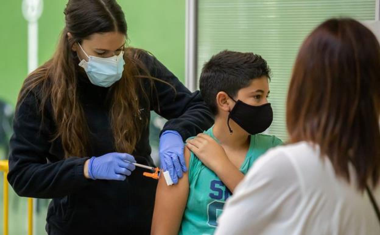La Junta apuesta por cuarentenas de siete días para los alumnos no vacunados y los que tengan la pauta completa no deberán hacer cuarentena.