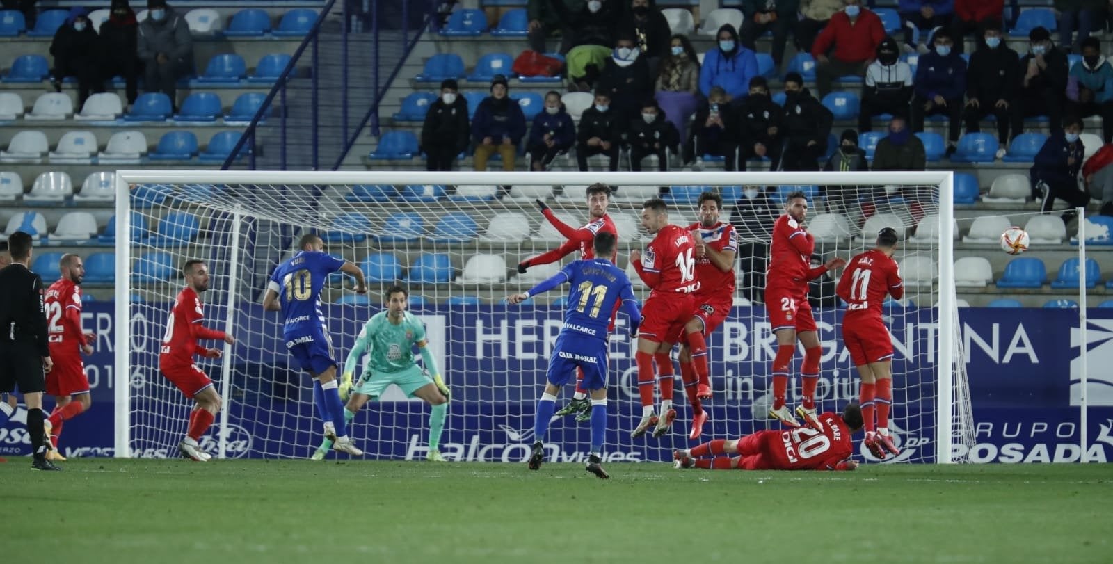 El conjunto berciano compitió de tú a tú ante el Espanyol y cayó derrotado en la tanda de penaltis.