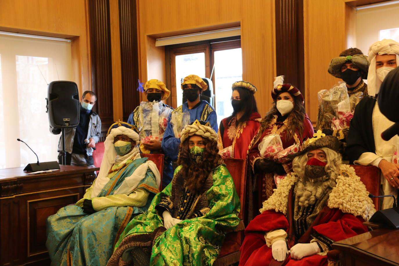 Los niños leoneses reciben a los Reyes Magos en la Estación de Renfe