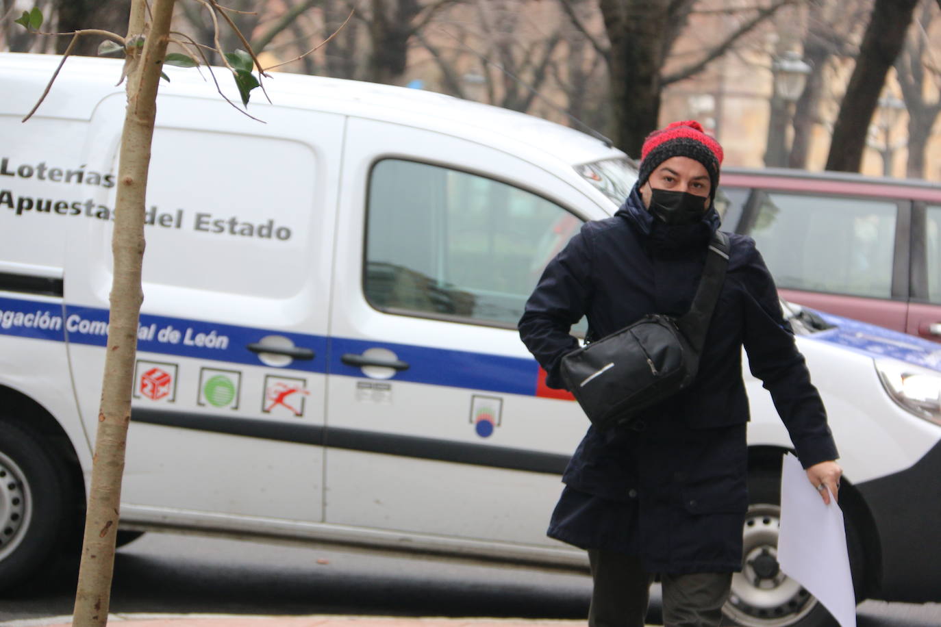 La administración de la Calle Covadonga vende en máquina un décimo del 44469, por valor de 75.000 euros.